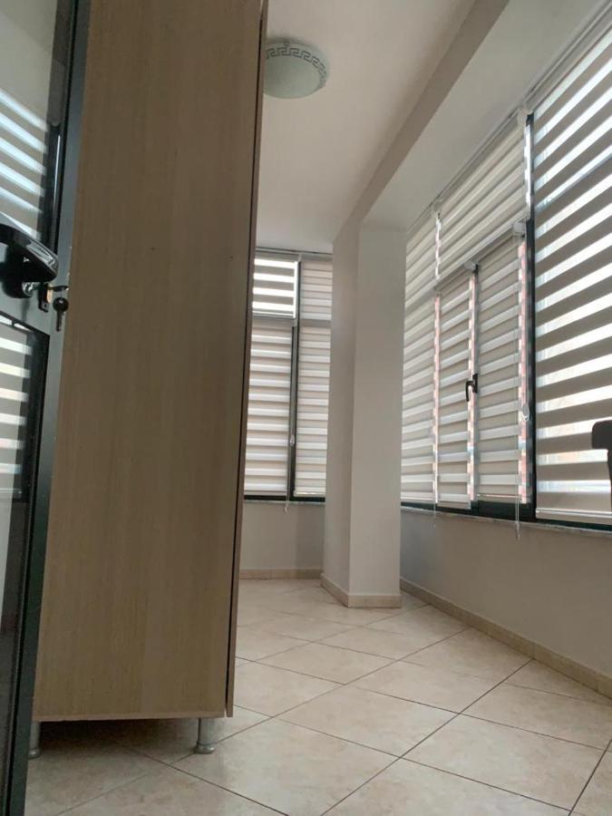 Laureta Central Apartment Tirana Buitenkant foto