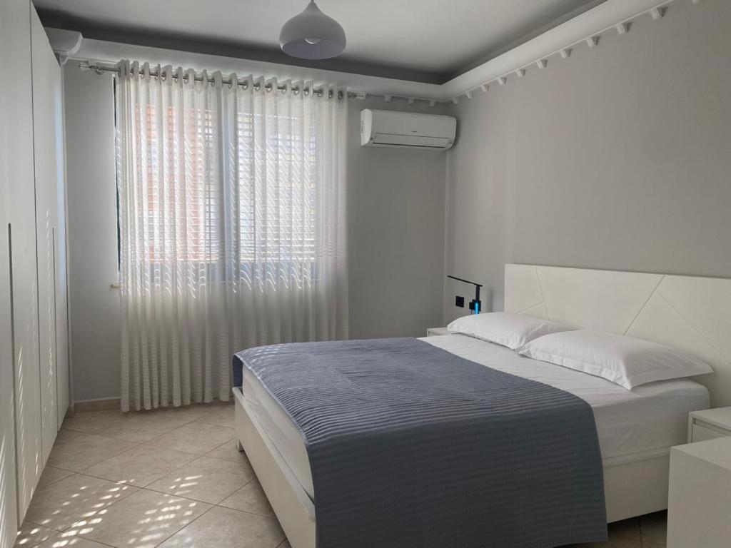 Laureta Central Apartment Tirana Buitenkant foto
