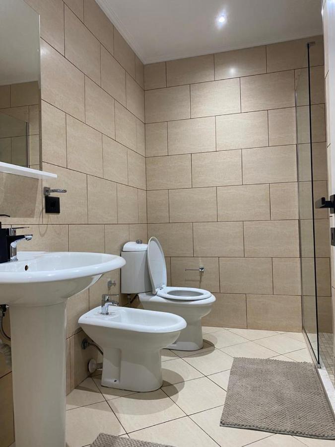 Laureta Central Apartment Tirana Buitenkant foto
