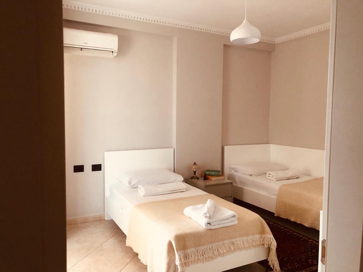 Laureta Central Apartment Tirana Buitenkant foto